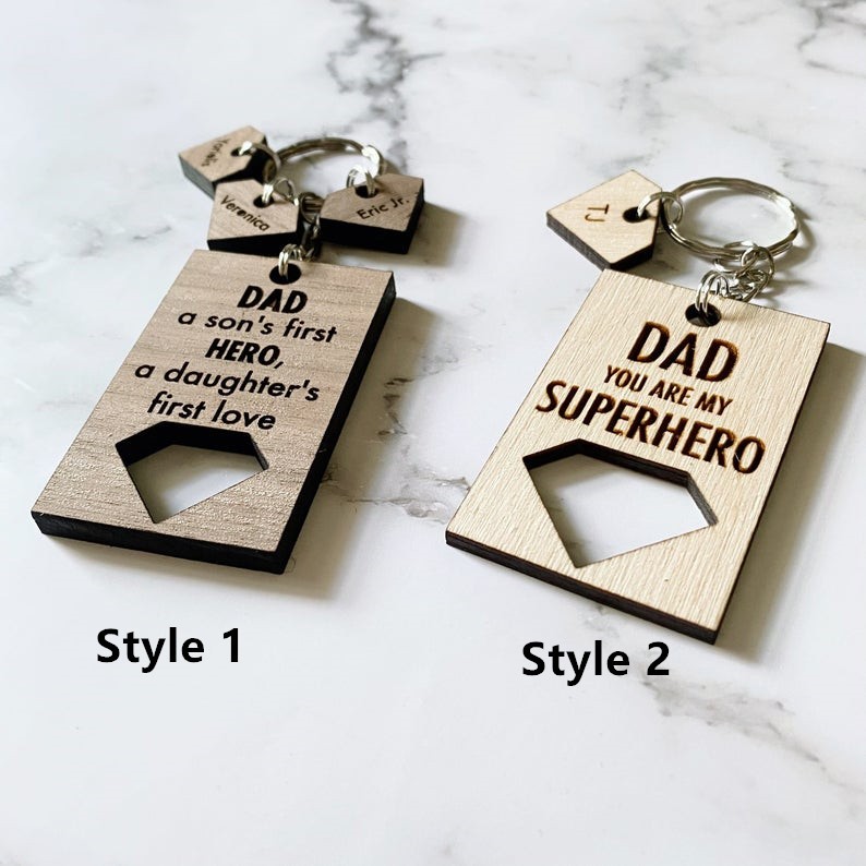 Grabado de regalo del día del padre llavero personalizado de papá superhéroe con 1-10 nombres